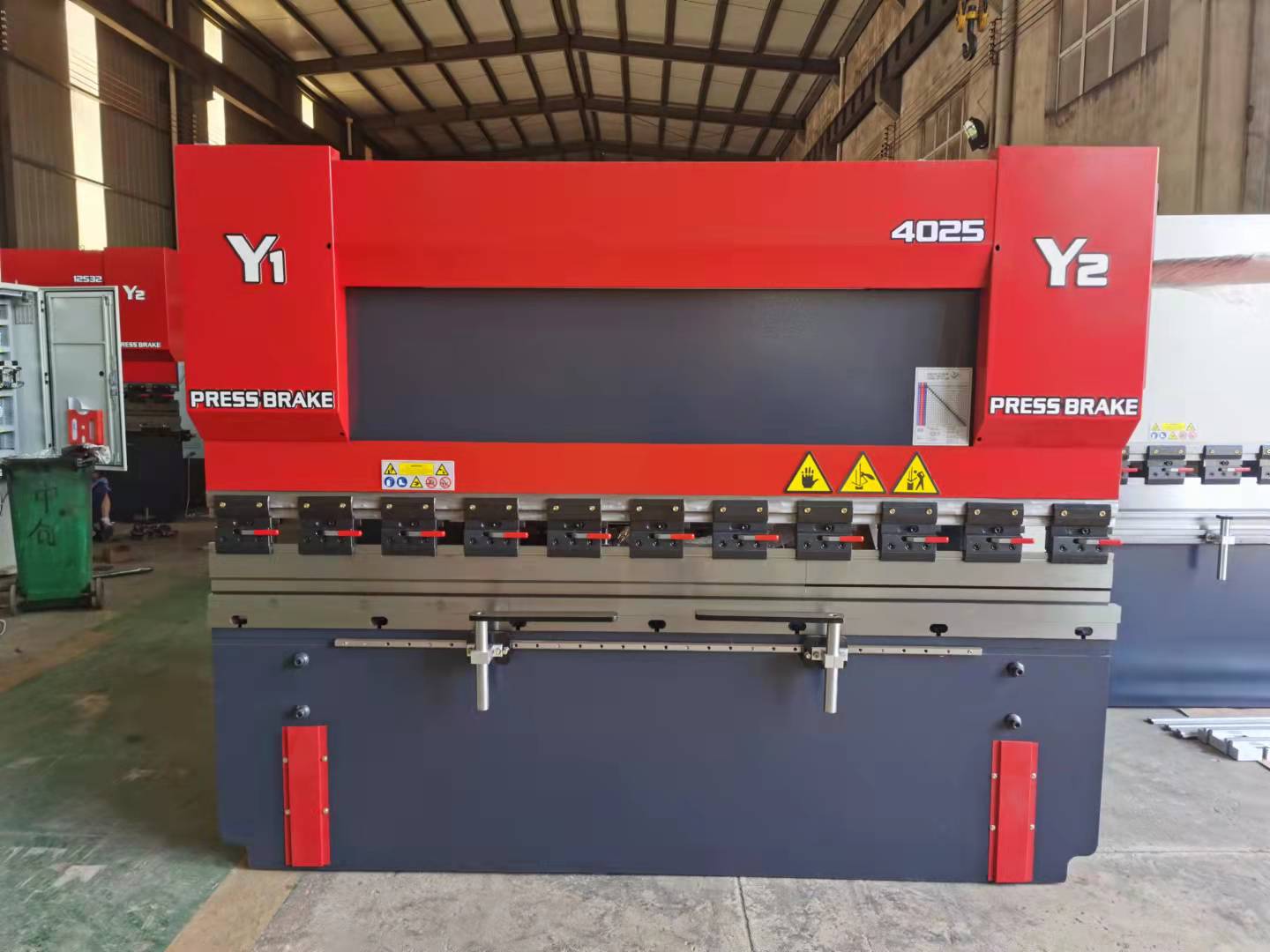 Metal press brake machine