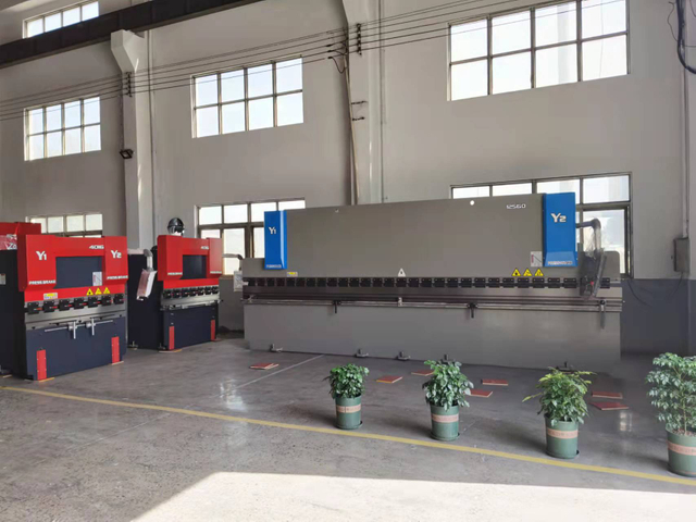 Container box bending machine